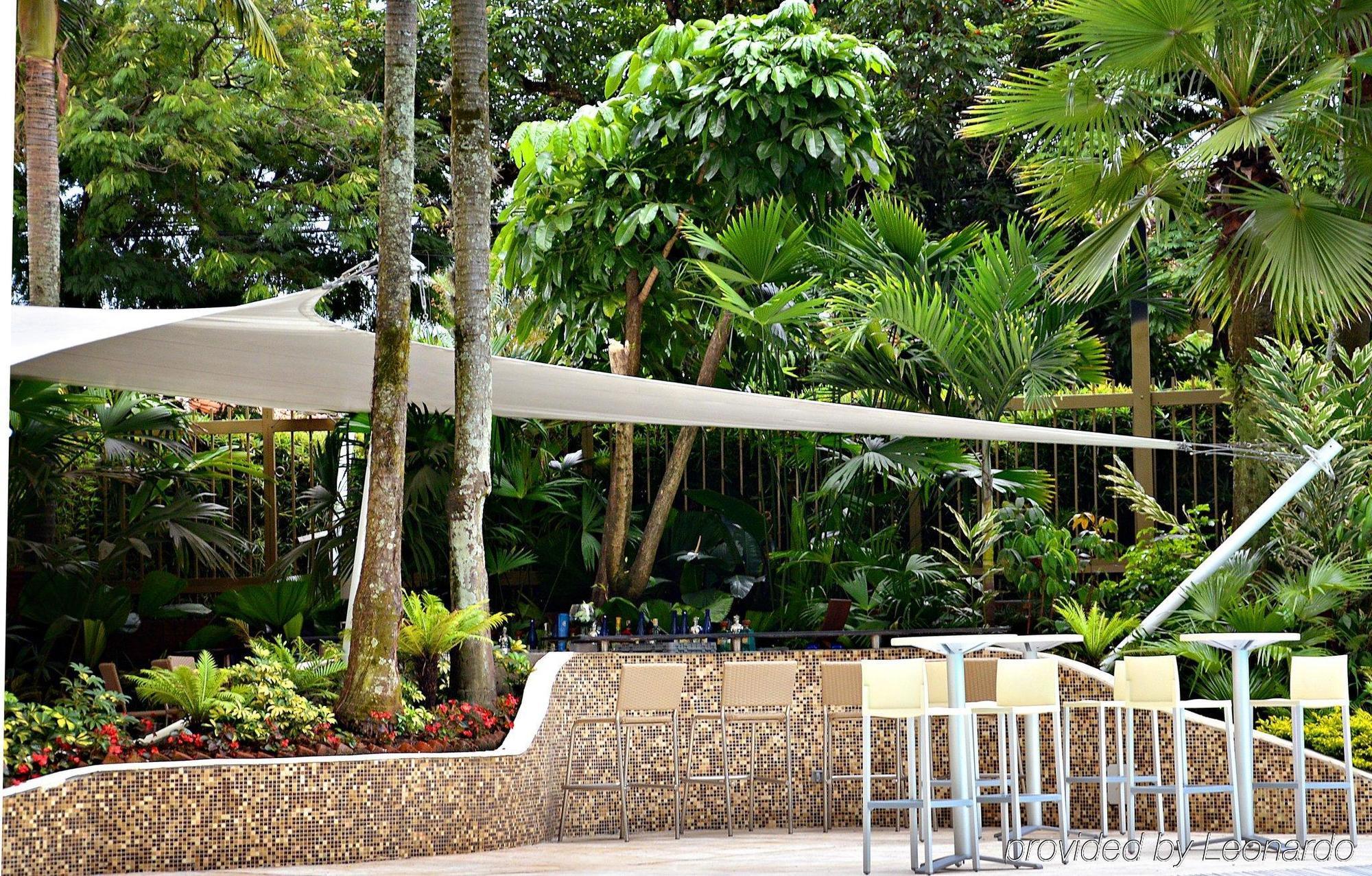 Nh Cali Royal Hotel Restaurant foto